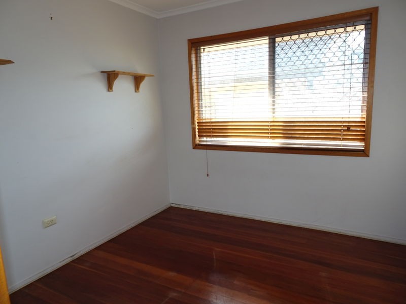 52 Ridgeway Avenue, Southport QLD 4215