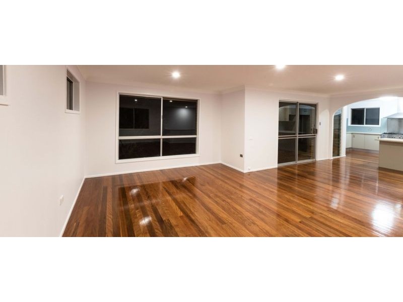 11 HORIZON AVENUE, Ashmore QLD 4214