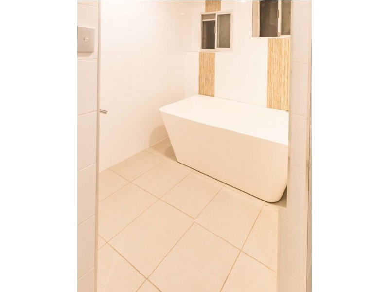 11 HORIZON AVENUE, Ashmore QLD 4214