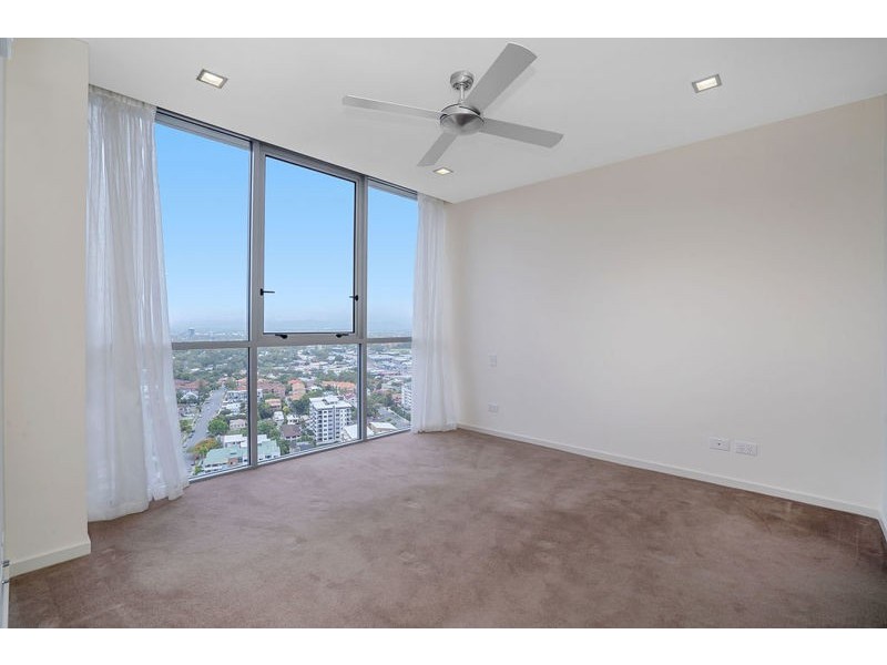 2504 ‘VICTORIA TOWERS’ 34 SCARBOROUGH STREET, Southport QLD 4215