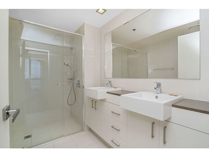 2504 ‘VICTORIA TOWERS’ 34 SCARBOROUGH STREET, Southport QLD 4215