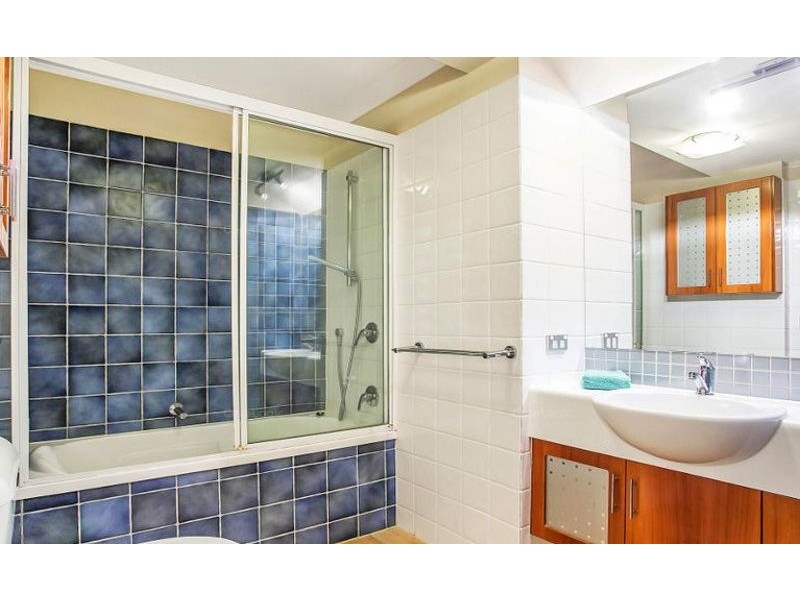 2049/1 THE VISTAS DRIVE, Carrara QLD 4211