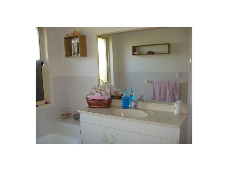 23 Tee Trees Boulevard, Arundel QLD 4214