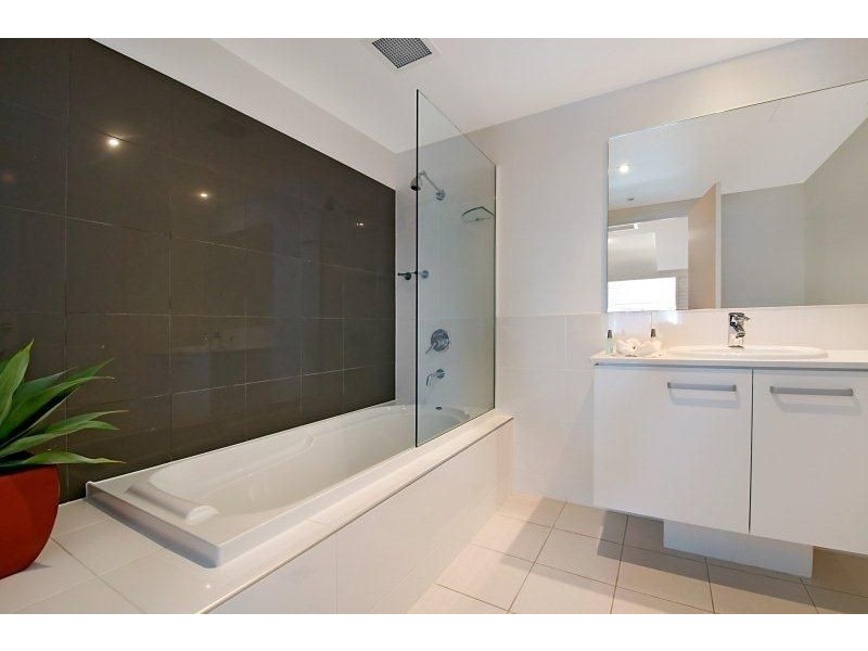 Broadbeach QLD 4218