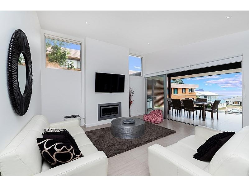 2/106 Avoca Drive, Avoca Beach NSW 2251
