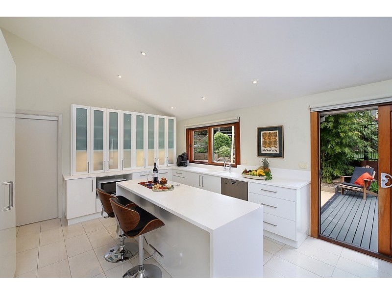 10 Mary Elizabeth Crescent, North Avoca NSW 2260