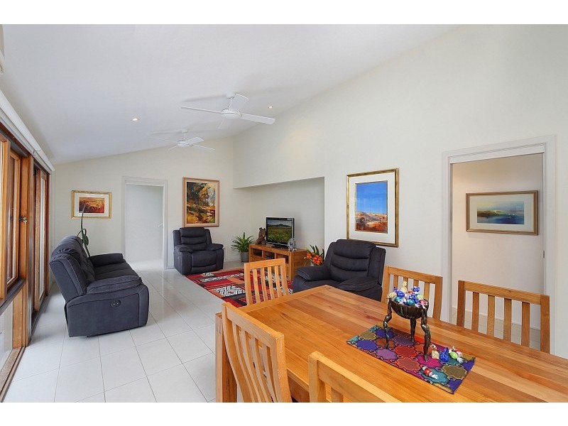 10 Mary Elizabeth Crescent, North Avoca NSW 2260