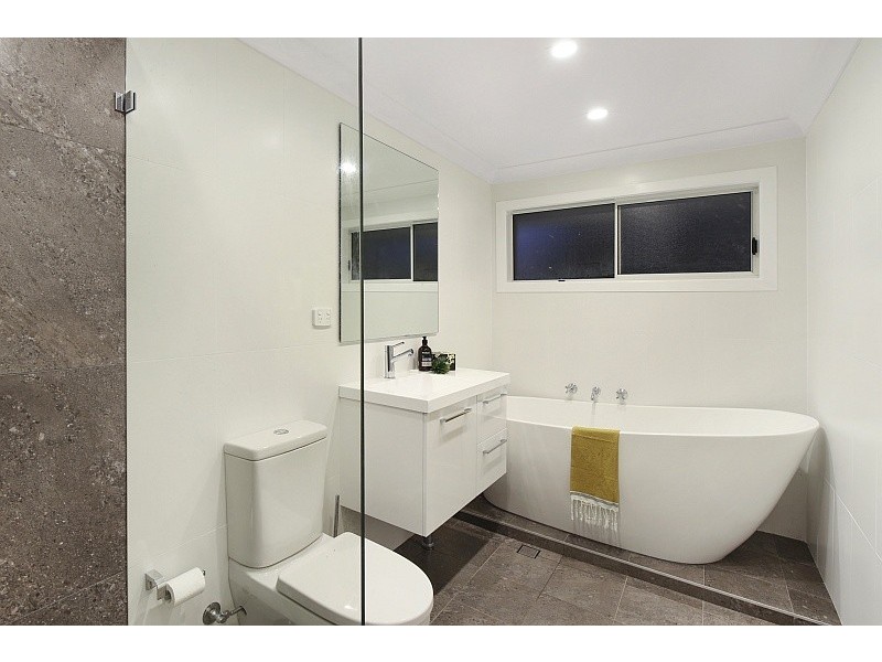 91 Surf Rider Avenue, cnr Tramway Rd., North Avoca NSW 2260