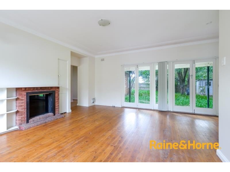 230 Gertrude St, Gosford NSW 2250