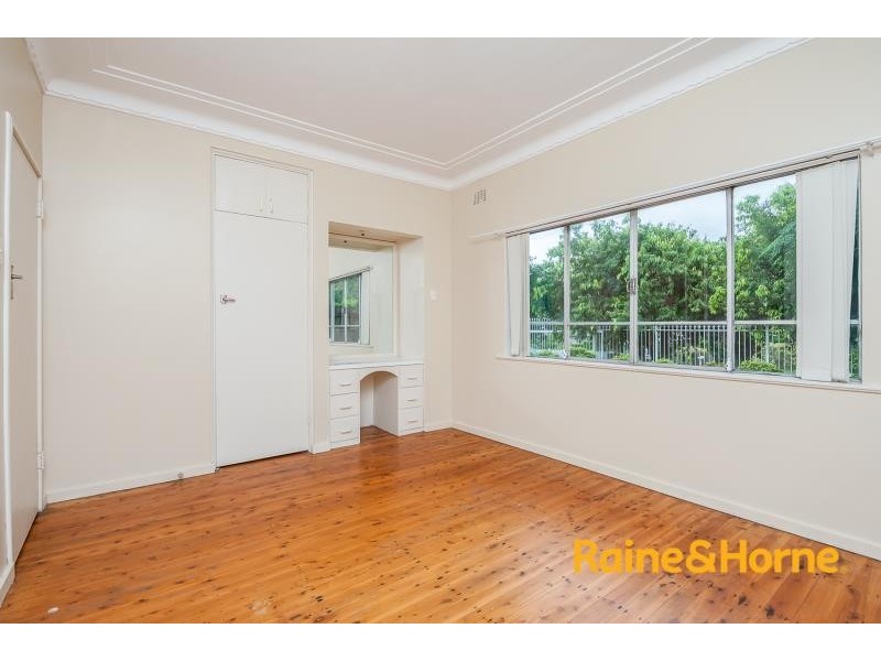 230 Gertrude St, Gosford NSW 2250