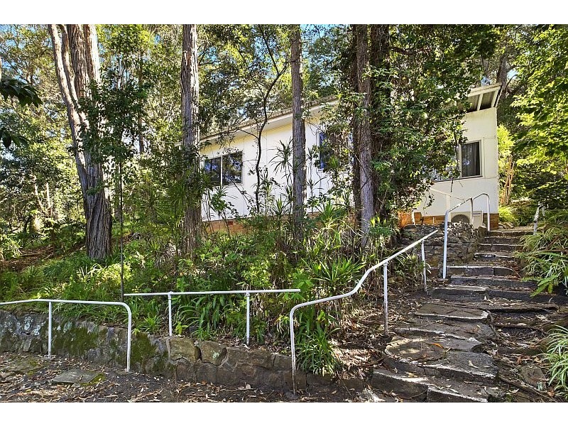 226 The Round Drive, Avoca Beach NSW 2251