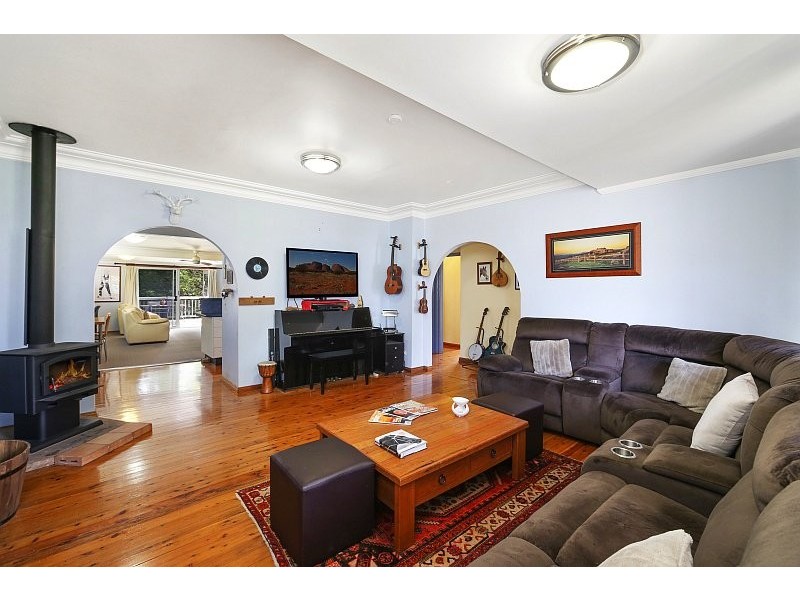4 Tangerine Ave, Springfield NSW 2250
