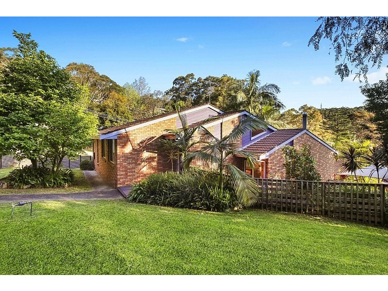 22 Cabbage Tree Avenue, Avoca Beach NSW 2251