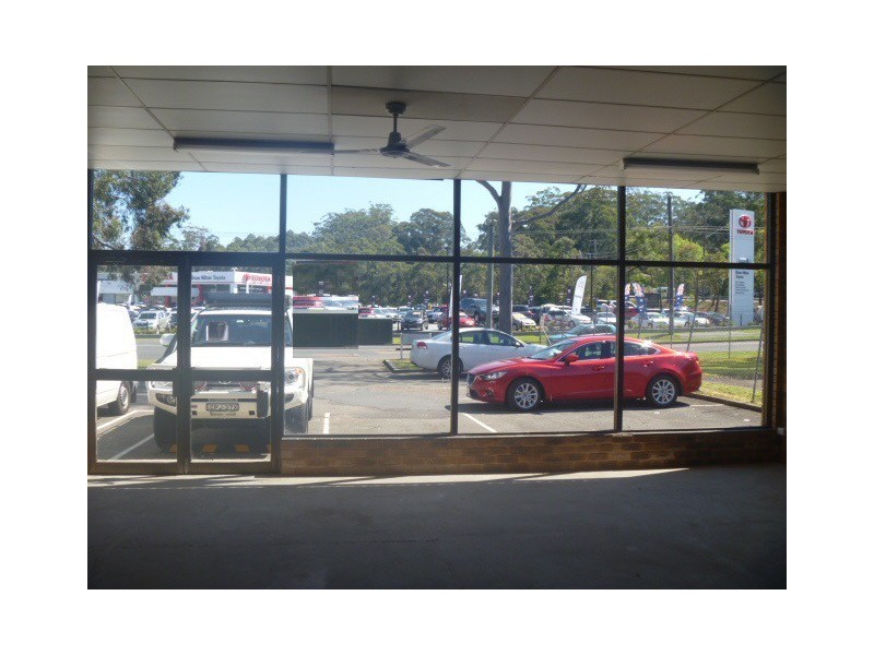 1/4 Brooks Avenue, Wyoming NSW 2250