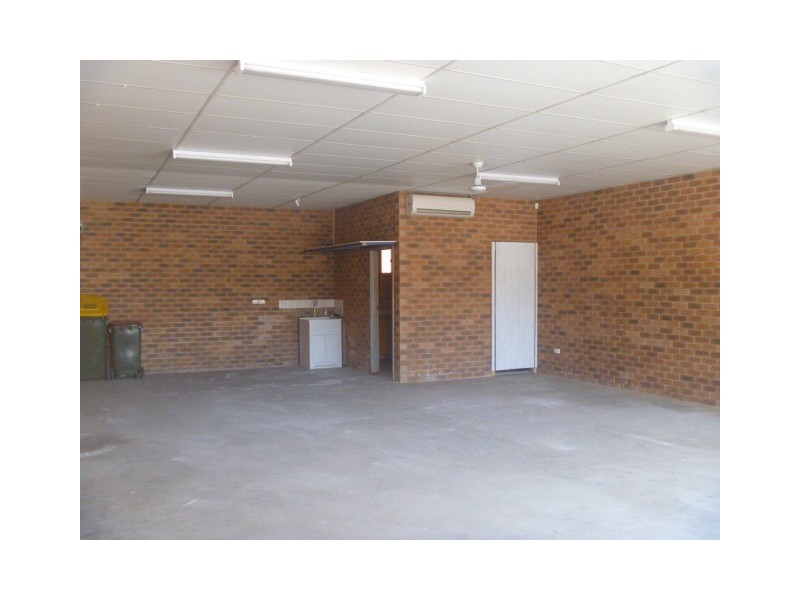 1/4 Brooks Avenue, Wyoming NSW 2250