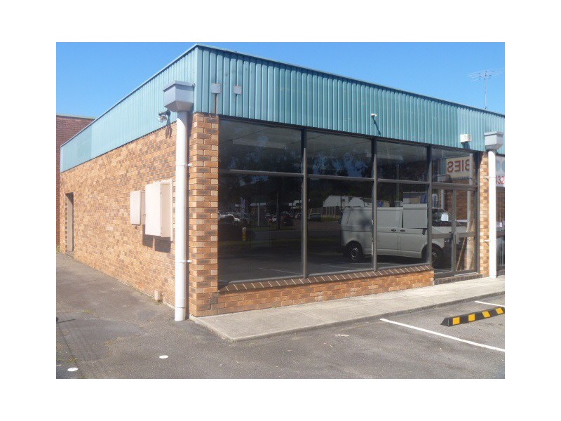 1/4 Brooks Avenue, Wyoming NSW 2250