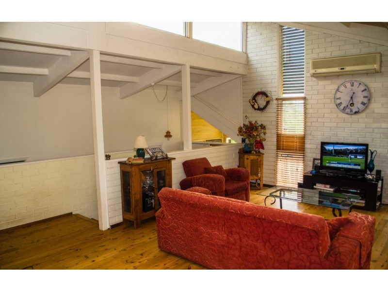 18 Peak Street, Bateau Bay NSW 2261