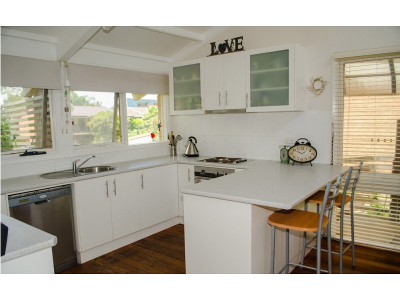 18 Peak Street, Bateau Bay NSW 2261