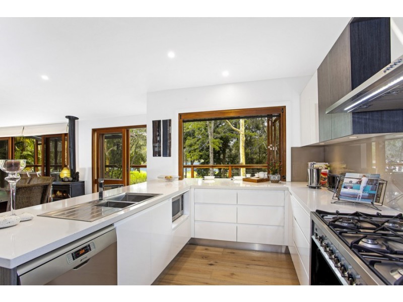 16 Lake Shore Drive, North Avoca NSW 2260