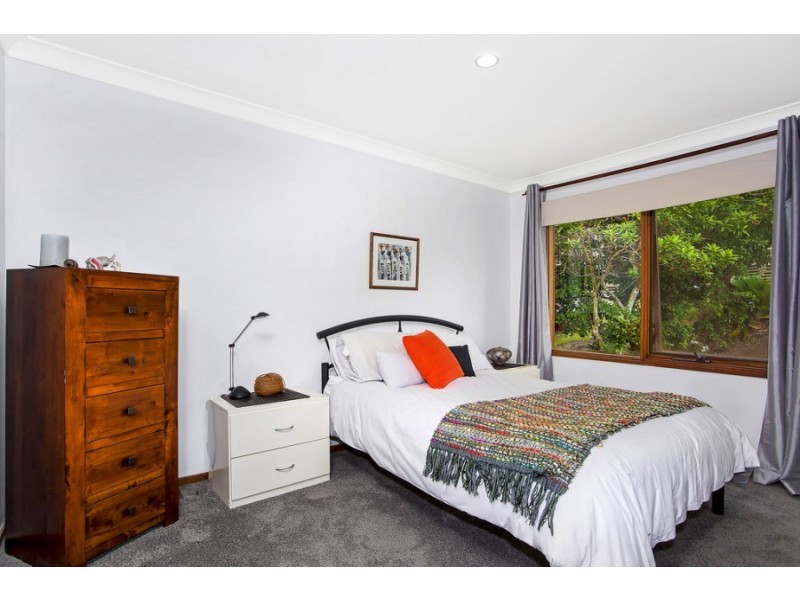 16 Lake Shore Drive, North Avoca NSW 2260