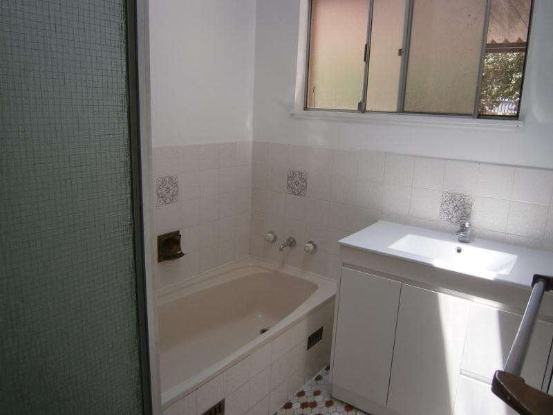 4 Ferndale Street, Killarney Vale NSW 2261