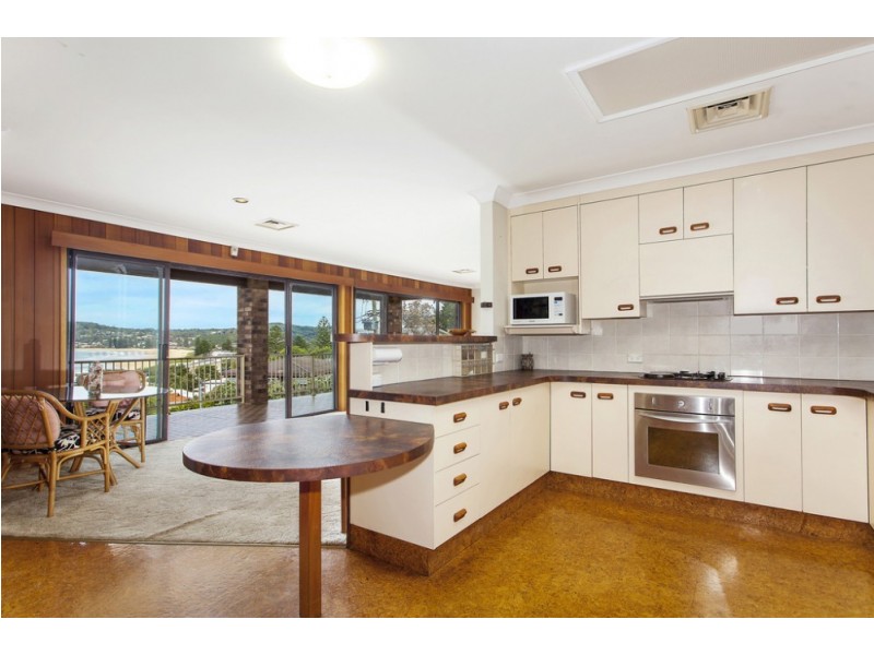 70 North Avoca Parade, North Avoca NSW 2260