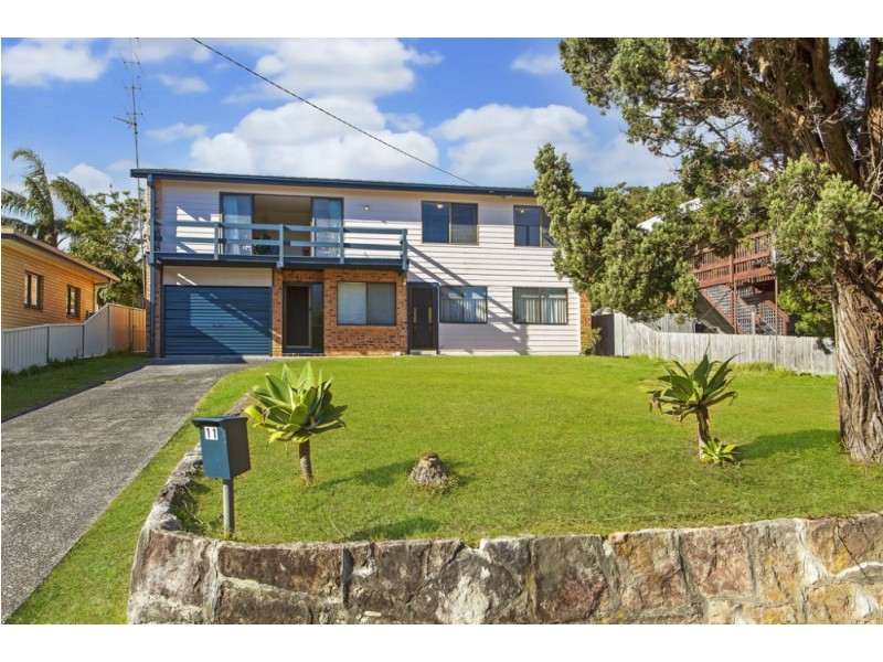 11 Poplars Avenue, Bateau Bay NSW 2261