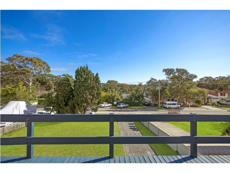11 Poplars Avenue, Bateau Bay NSW 2261