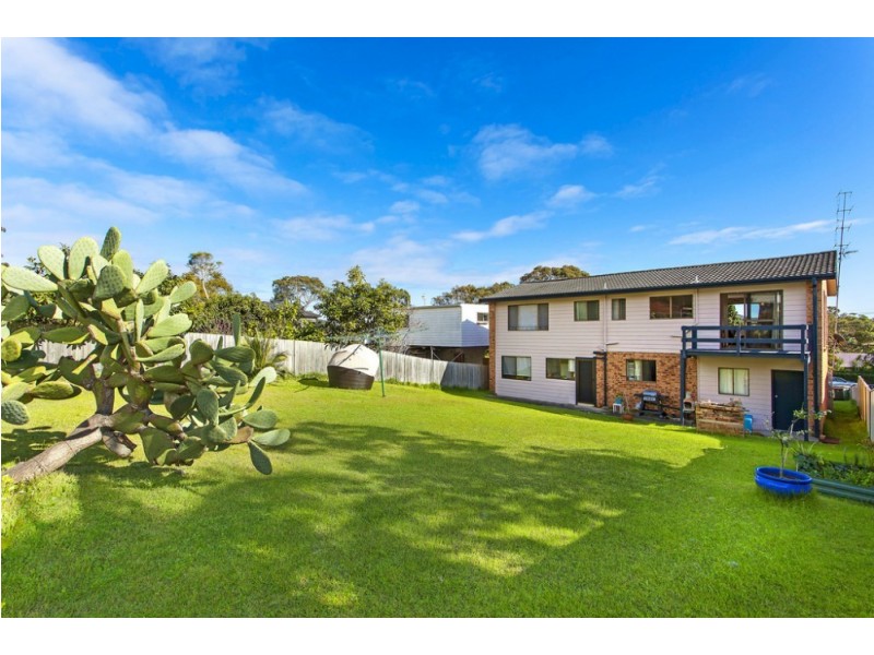 11 Poplars Avenue, Bateau Bay NSW 2261