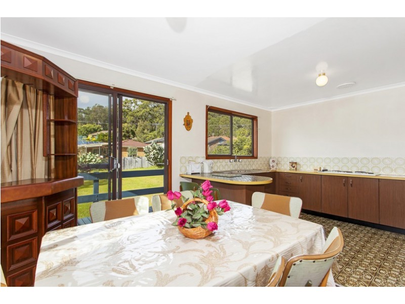 11 Poplars Avenue, Bateau Bay NSW 2261