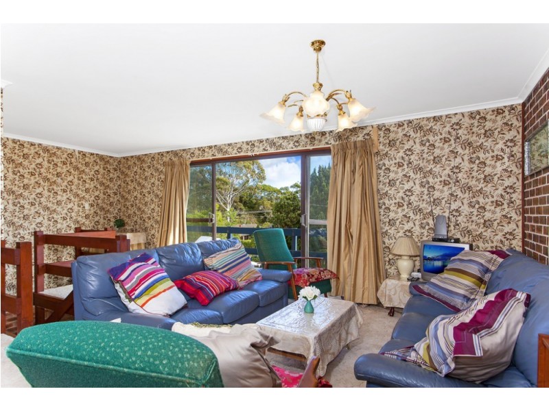 11 Poplars Avenue, Bateau Bay NSW 2261