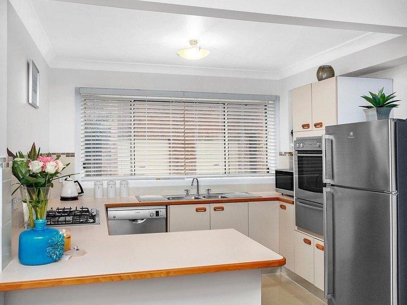 2/74 Ocean View Drive, Wamberal NSW 2260