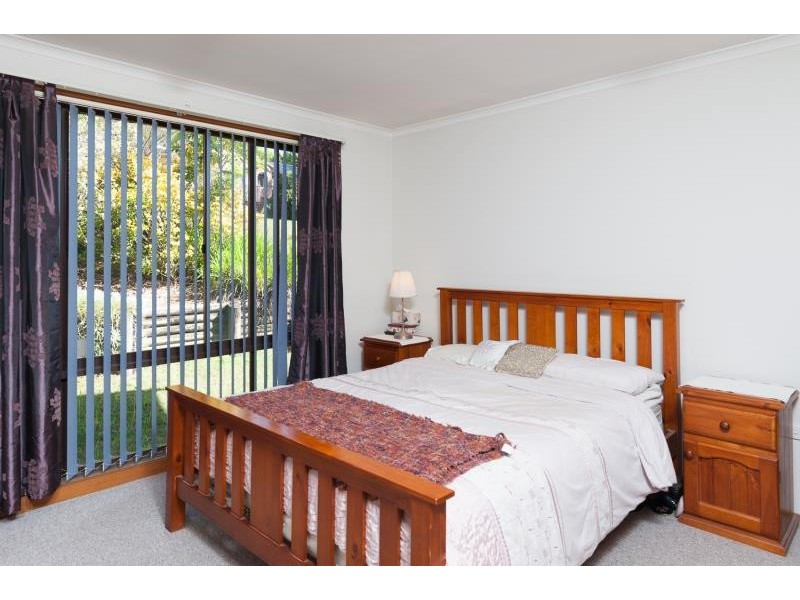 8 Blackwood close, Narara NSW 2250