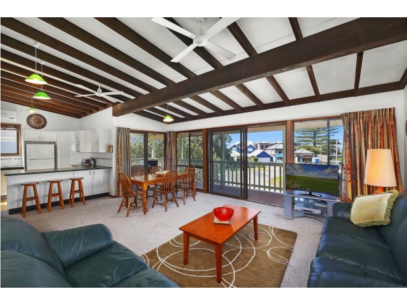 19 North Avoca Parade, North Avoca NSW 2260