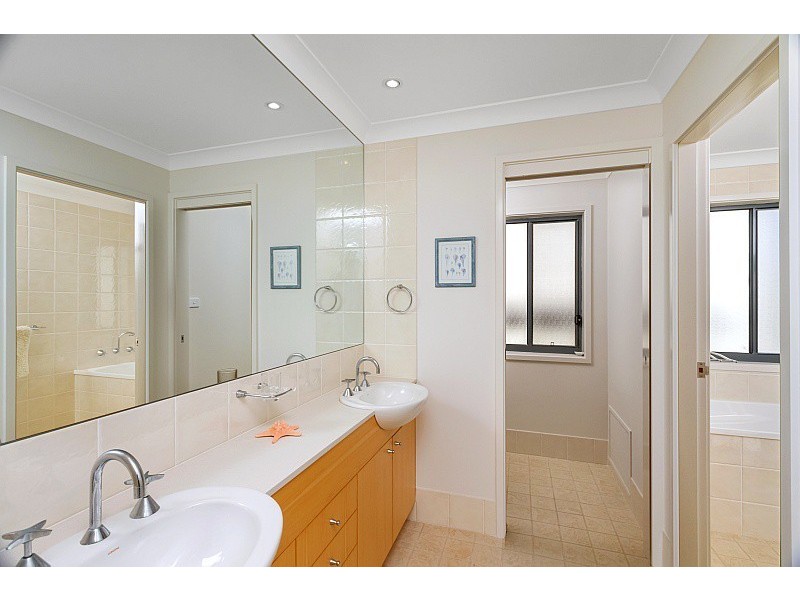 14 North Avoca Parade, North Avoca NSW 2260