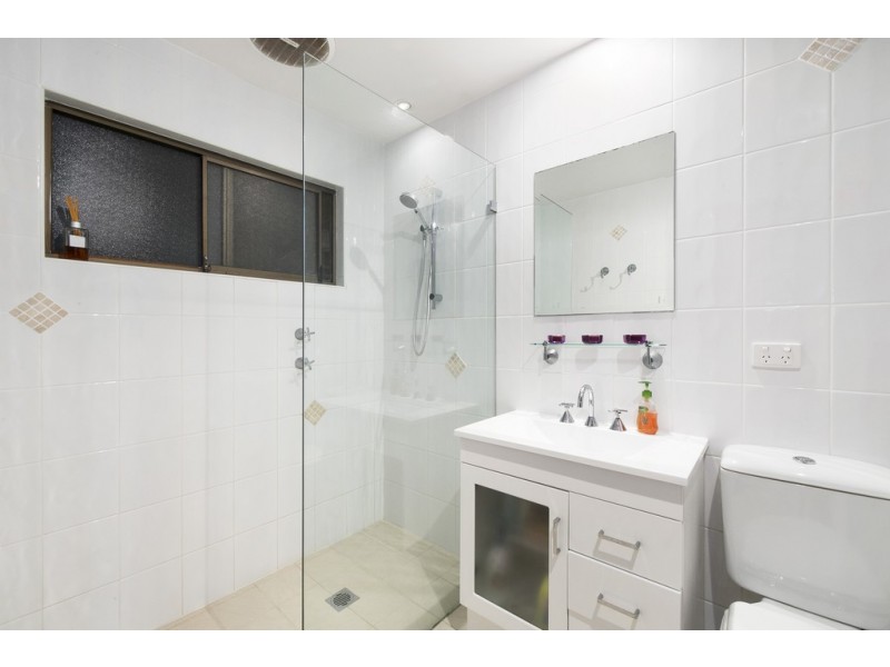 77 Lake Shore Drive, North Avoca NSW 2260