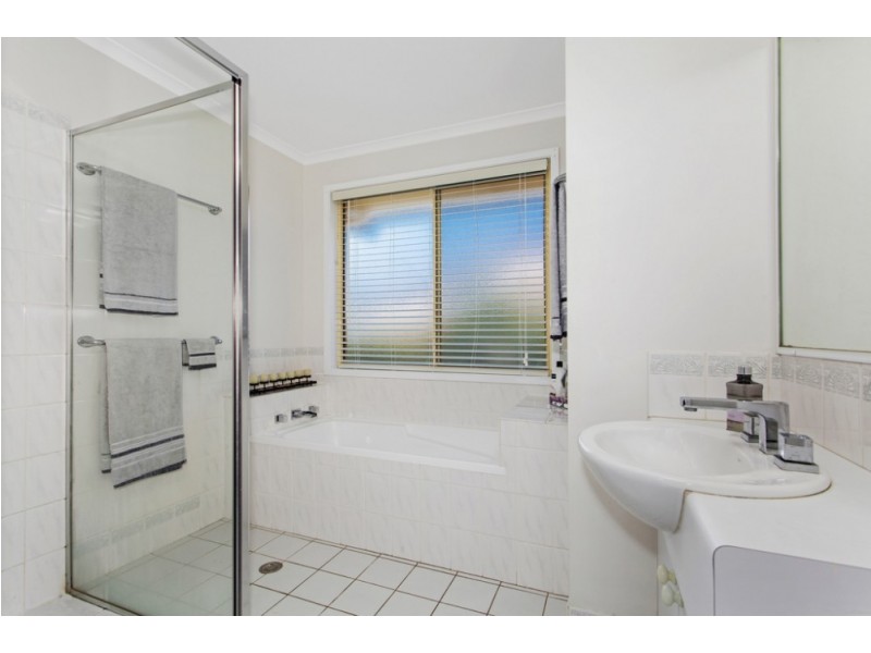 77 Thames Drive, Erina NSW 2250