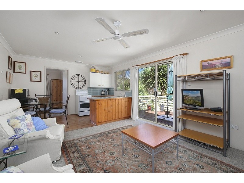 98 Ridgway Road, Avoca Beach NSW 2251