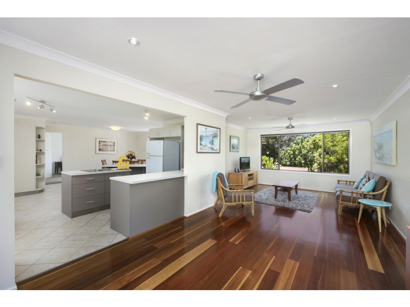 18 Moores Road, Avoca Beach NSW 2251