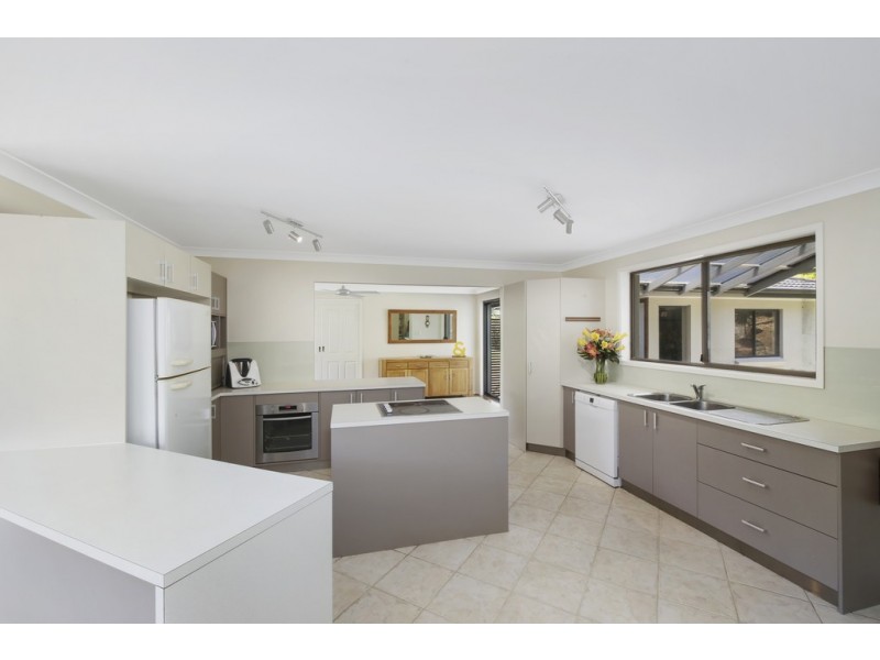 18 Moores Road, Avoca Beach NSW 2251