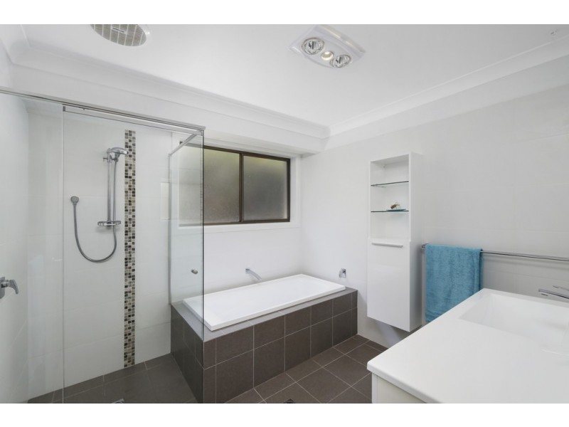 18 Moores Road, Avoca Beach NSW 2251