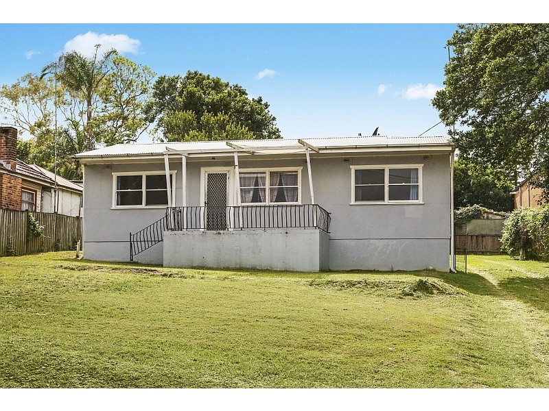 11 Young Street, West Gosford NSW 2250
