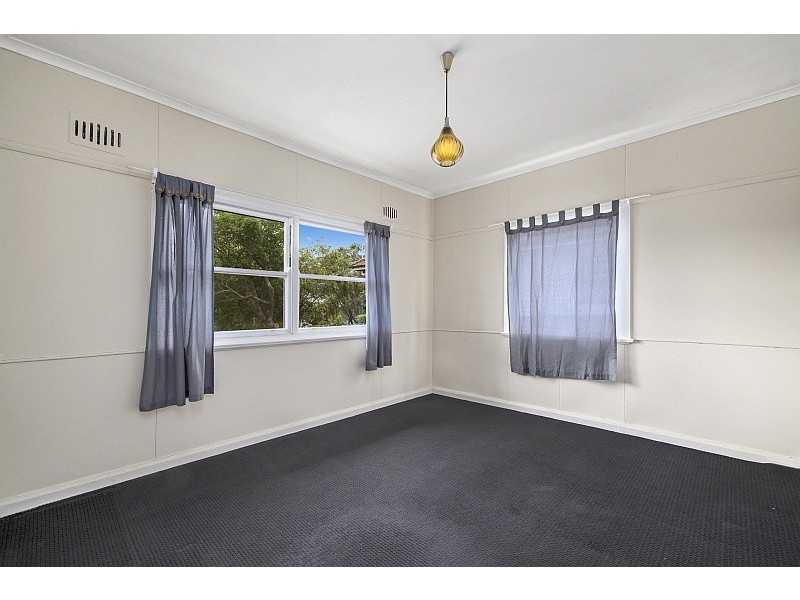11 Young Street, West Gosford NSW 2250