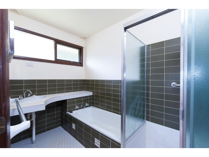 286 Avoca Drive, Green Point NSW 2251