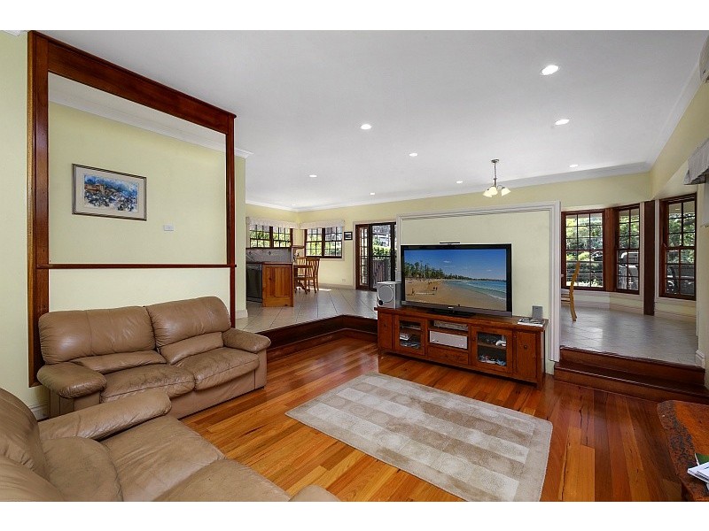 18 Charles Kay Dr, Terrigal NSW 2260