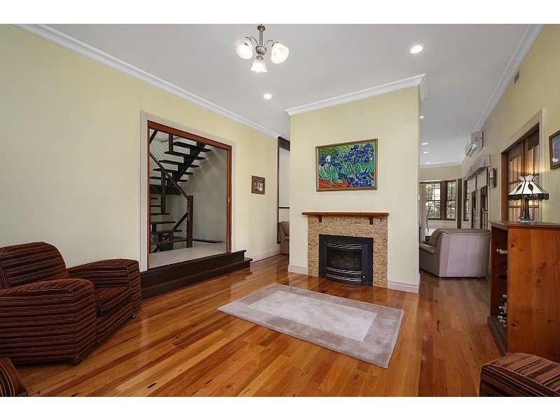 18 Charles Kay Dr, Terrigal NSW 2260