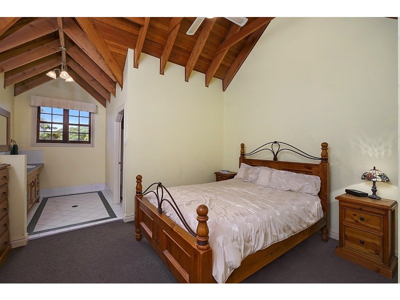 18 Charles Kay Dr, Terrigal NSW 2260