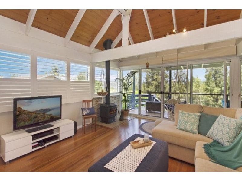 64 Broadwater Drive, Saratoga NSW 2251