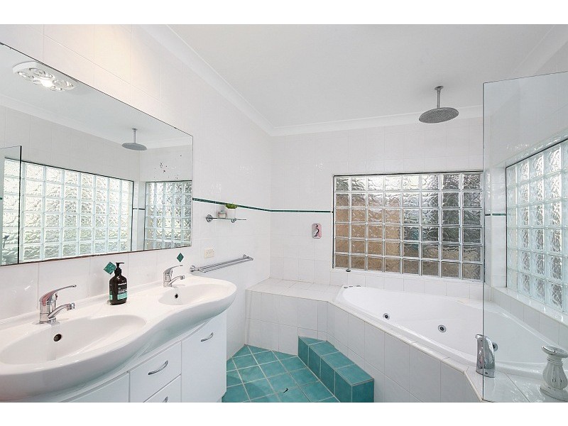 69a The Round Drive, Avoca Beach NSW 2251