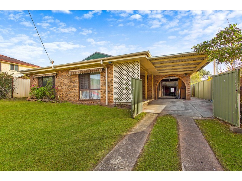 1 Craigend Street, Wyoming NSW 2250